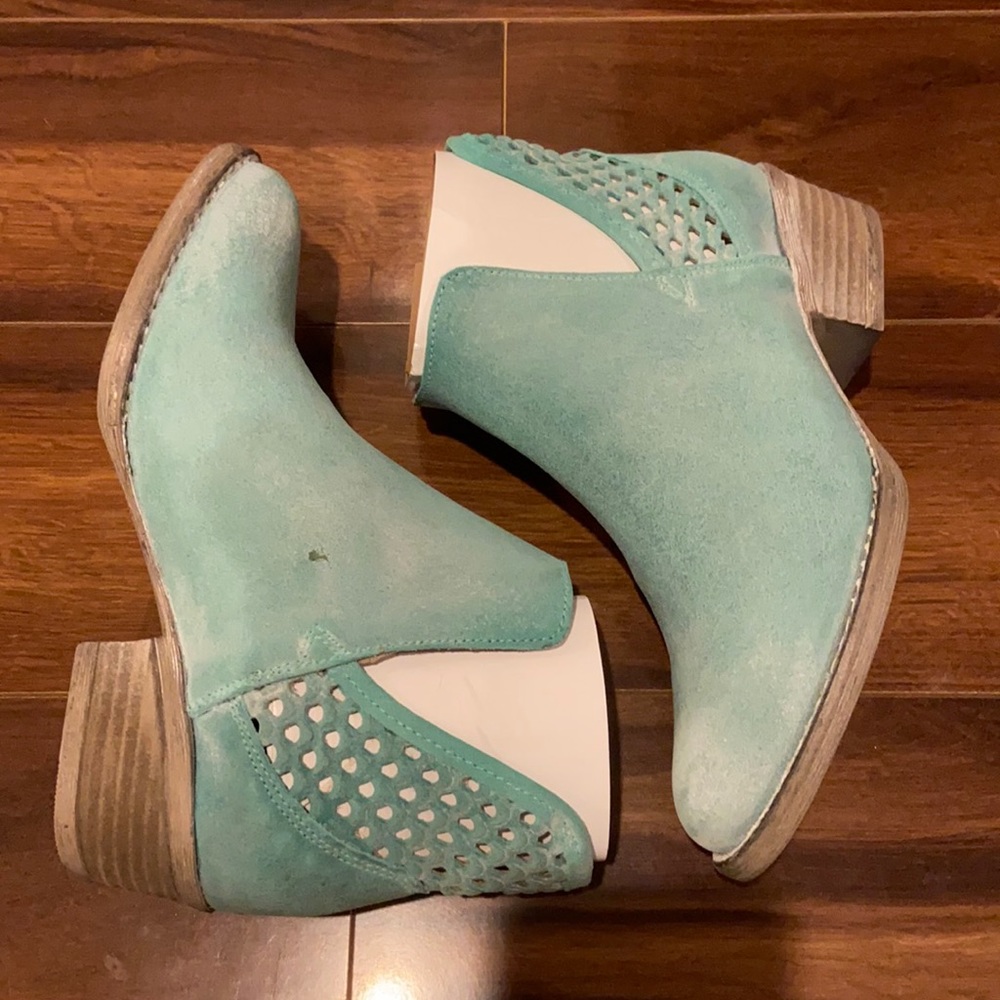 NWT! Turquoise cutout leather bootie